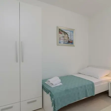Dalmatia Апартаменты *